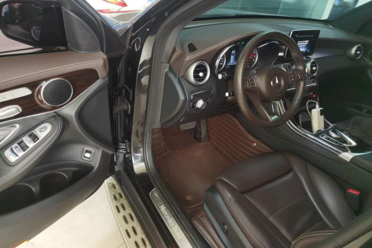 Used Mercedes-Benz GLC 2019 GLC 260 L 4MATIC Dynamic Model
