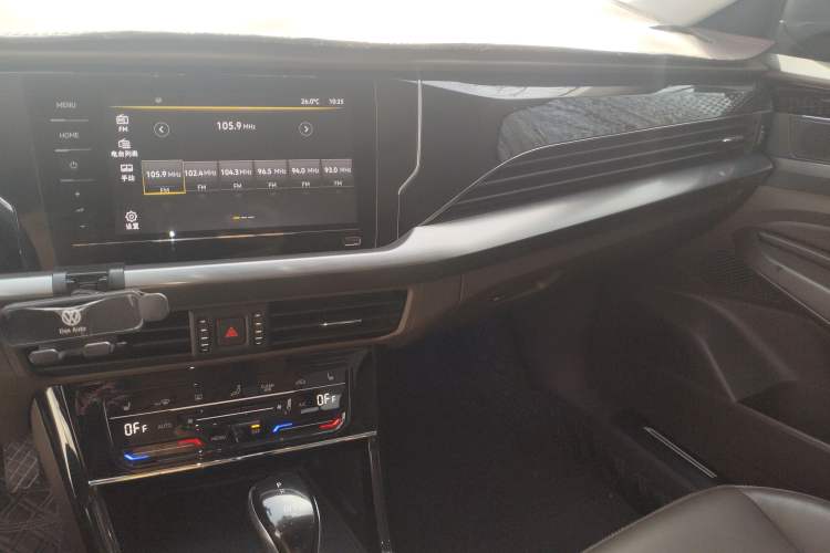 Used Volkswagen Passat 2020 Facelift 330TSI Elite Edition China VI Standard Audio And AC Panel