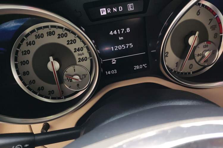 Used Mercedes-Benz SLK-Class 2011 SLK 200 Fashion Model Odometer Close Up