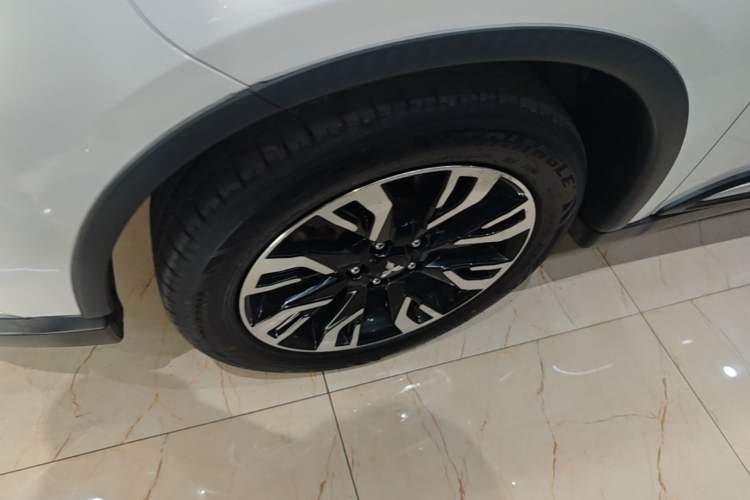 Used Mitsubishi Outlander 2019 2.4L 4x4 Zhi Xiang Edition 7 Seats China VI Standard