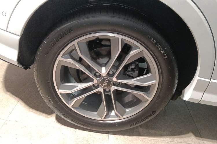 Used Audi Q3 2024 40 TFSI Fashion Dynamic Model
