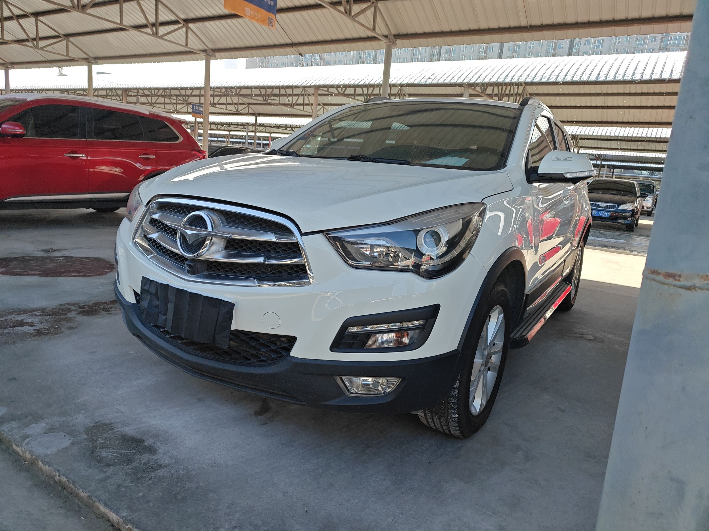 Под передней частью автомобиля