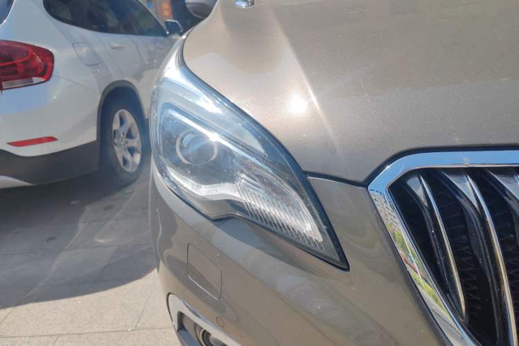 Used Buick Envision 2017 20T Two-Wheel Drive Luxury Model Right Front Headlight