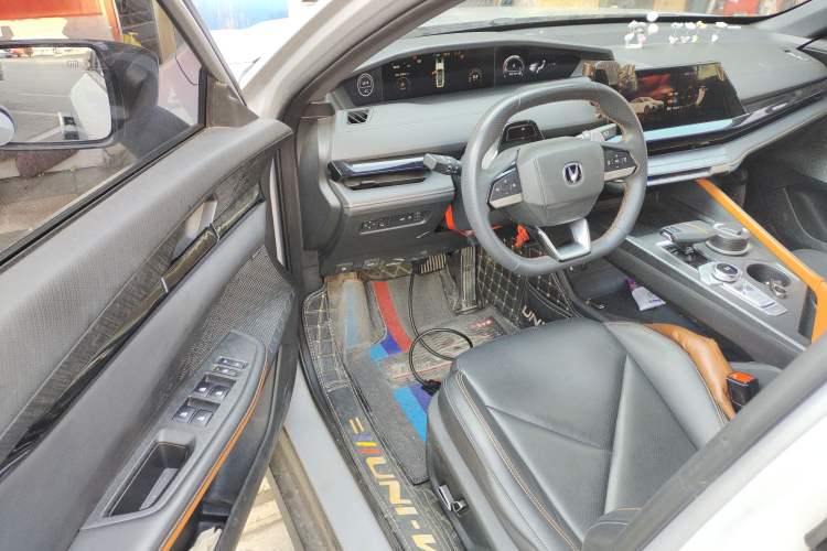 Used Changan UNI-V 2022 1.5T Prestige Version