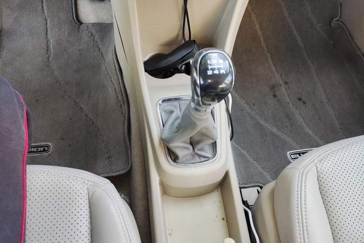 Used Dongfeng Aeolus A60 2014 1.6L Manual Luxury Model