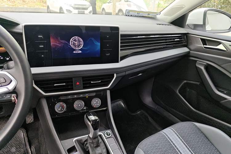 Used Volkswagen Sagitar 2024 200TSI DSG Flyover Edition Audio And AC Panel