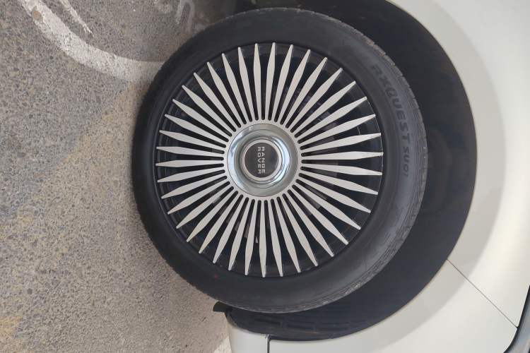 Used Land Rover Range Sport 2019 3.0 L6 HSE DYNAMIC Right Front Wheel Hub