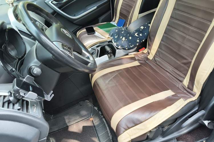 Used JMC Yusheng S350 2013 2.4T Automatic 2WD Diesel Luxury Edition 5 Seats