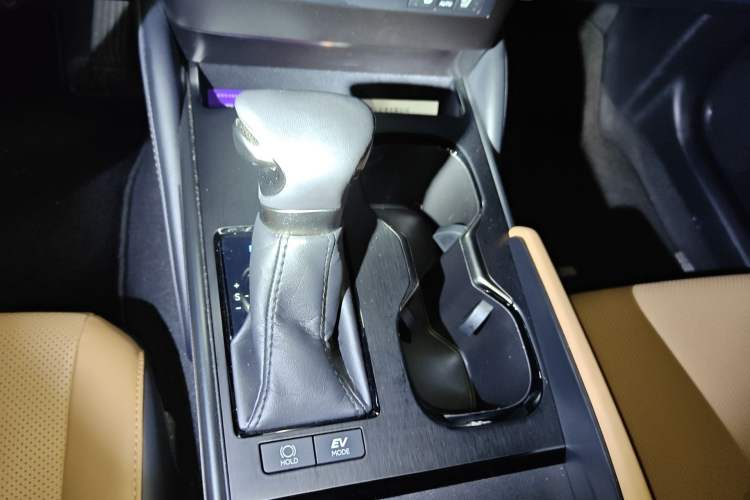 Used Lexus ES 2022 300h Deluxe Edition Gear Lever