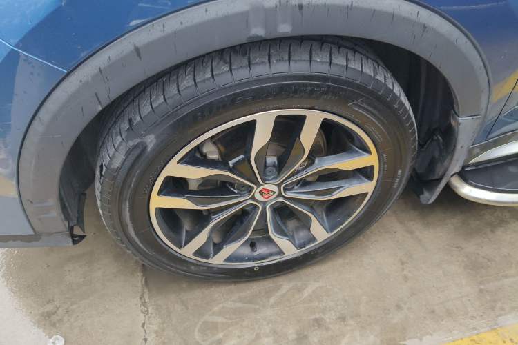 Used Roewe RX5 2016 30T Four-Wheel Drive Automatic Internet Smart Luxury Edition Left Front Wheel Hub