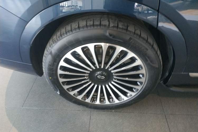 Used Hima AITO M9 2025 Extended-Range Ultra Version 52 kWh 6-Seater
