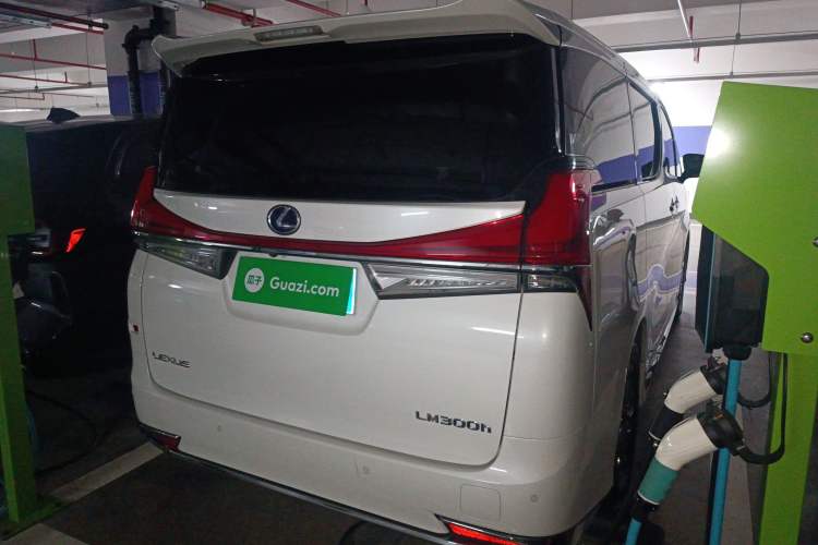 Used Lexus LM 2020 300h Four-Seat Grand Edition
