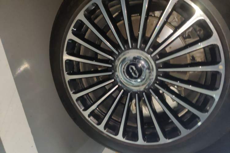 Used Hima AITO M8 2025 Extended-Range Ultra Version 53.4 kWh 6-Seater Edition
