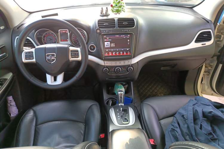 Used Dodge Journey 2013 2.4L Two-Wheel Drive Luxury Version
