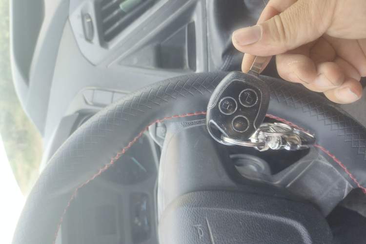 Used Ford Transit 2017 2.0T Diesel Multi-Function Commercial Vehicle Mid-Drive Mid-Roof China V Standard