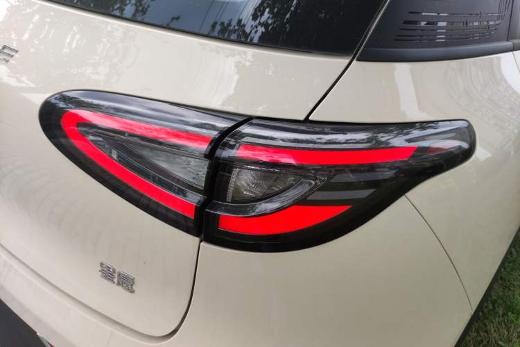 Used Geely Galaxy Geome 2026 Model 410km Freedom Edition Right Rear Taillight