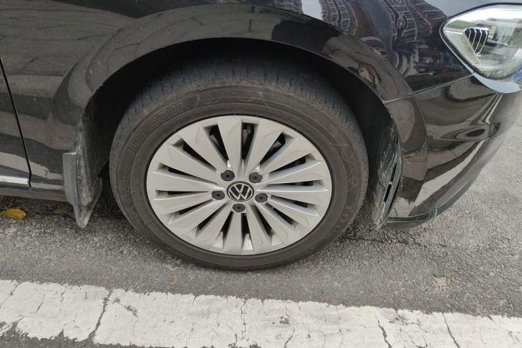 Used Volkswagen Lavida 2021 280TSI DSG Comfort Edition Right Front Wheel Hub