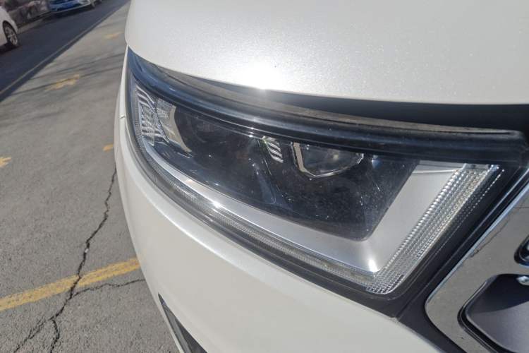 Used Ford Edge 2016 EcoBoost 245 Four-Wheel Drive Titanium Edition 7-Seater Right Front Headlight