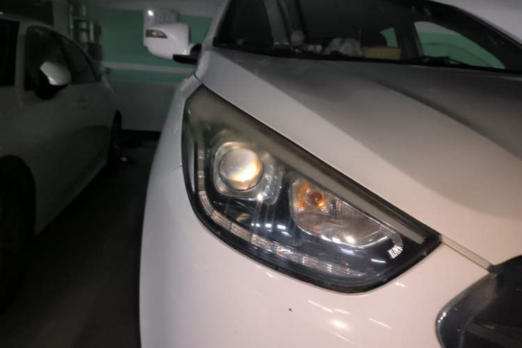 Used Hyundai ix35 2015 2.0L Manual Two-Wheel Drive Comfort Version China IV Standard Right Front Headlight