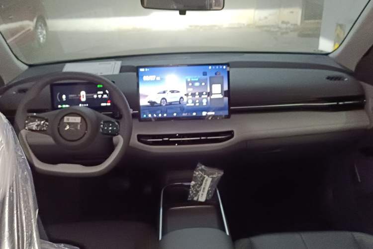 Used Bestune Yueyi 03 2025 565km Enjoy Edition Center Console