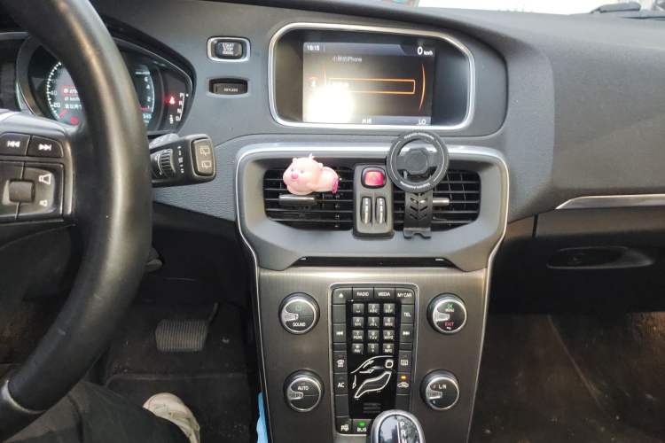 Used Volvo V40 2014 2.0T Zhiya Edition Audio And AC Panel