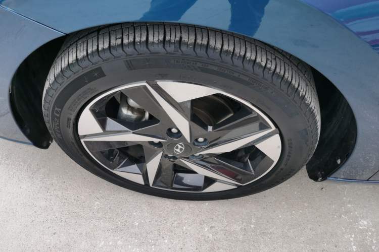 Used Hyundai Elantra 2021 1.5L CVT LUX Prestige Edition Left Front Wheel Hub