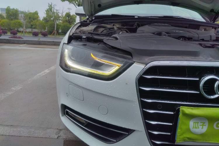 Used Audi A4L 2016 35 TFSI Collector's Edition Automatic Standard Model Right Front Headlight