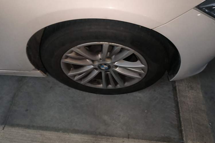 Used BMW 3 Series 2014 320Li Fashion Model Right Front Wheel Hub