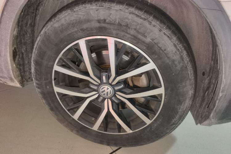 Used Volkswagen Tiguan L 2018 330TSI Automatic Two-Wheel Drive Luxury Edition Right Front Wheel Hub