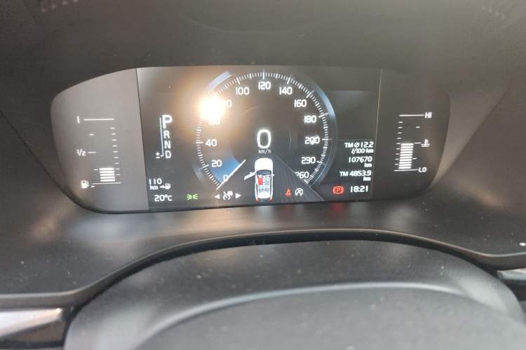 Used Volvo XC60 2021 T5 4x4 Smart Luxury Edition Odometer Close Up