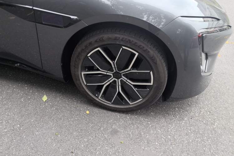 Used Avatr 12 2024 650 Three-Laser Four-Wheel Drive Performance Edition Right Front Wheel Hub