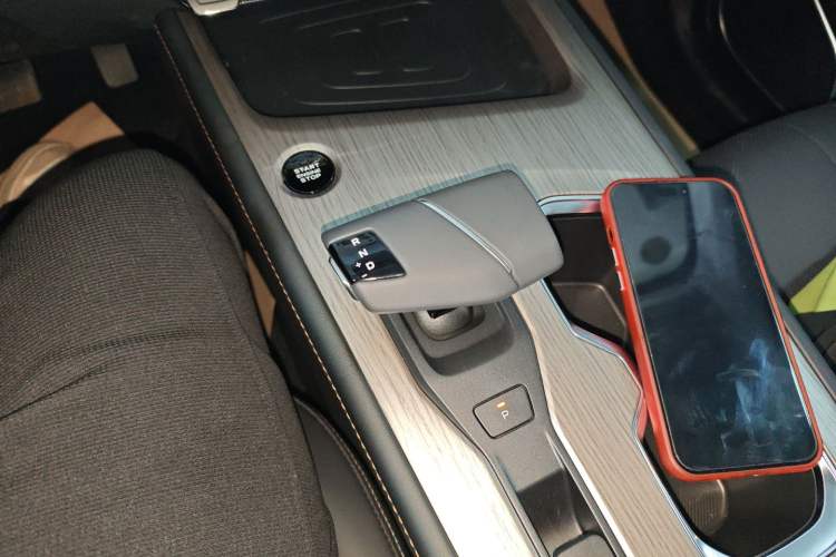 Used CHANGAN X7 PLUS 2024 1.5T Automatic Luxury 7-Seater Gear Lever