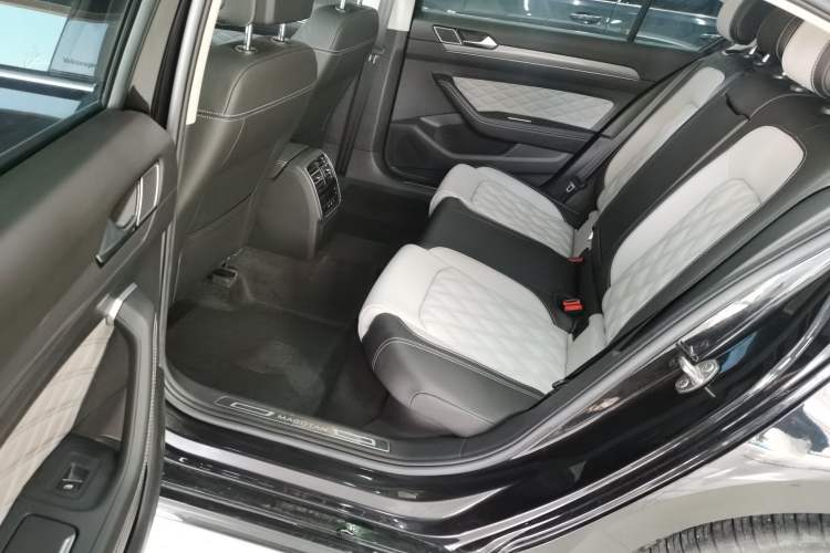 Used Volkswagen Magotan 2023 2 Million Units Limited Edition 330TSI DSG Leading Version Left Rear Seat