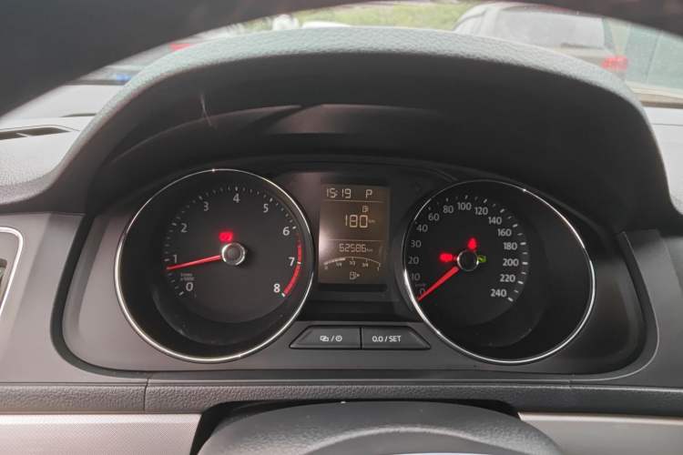 Used Volkswagen Lavida 2015 1.6L Automatic Comfort Edition Instrument Cluster
