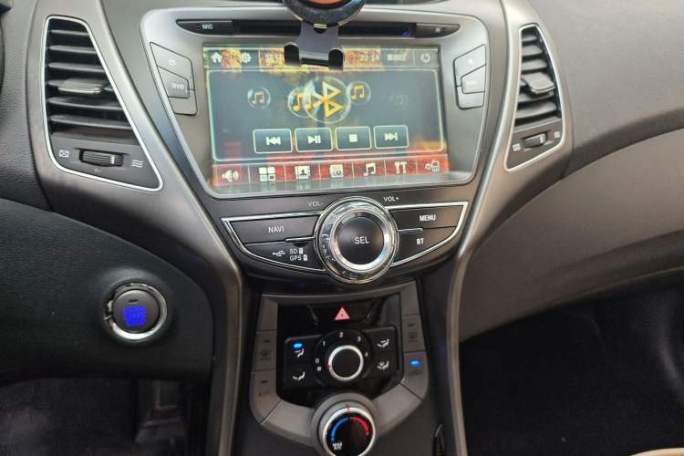 Used Hyundai Elantra (5th Generation / Langdong) 2015 1.6L Manual Leading Model