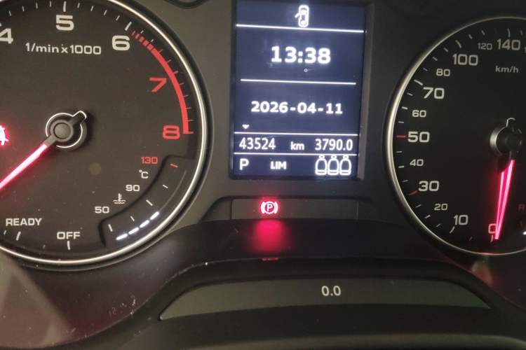 Used Audi Q2L 2020 35 TFSI Ambition Dynamic Edition Odometer Close Up
