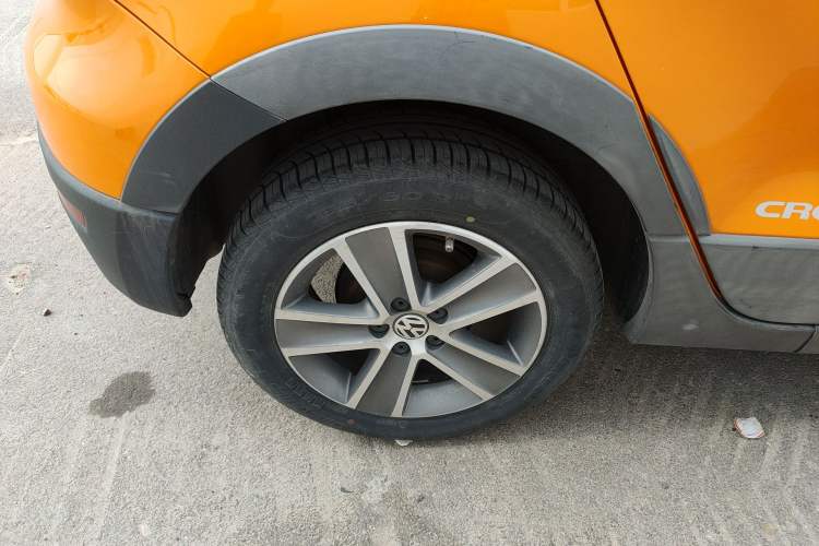 Used Volkswagen Polo 2012 1.6L Cross Polo Automatic Transmission Right Rear Wheel Hub