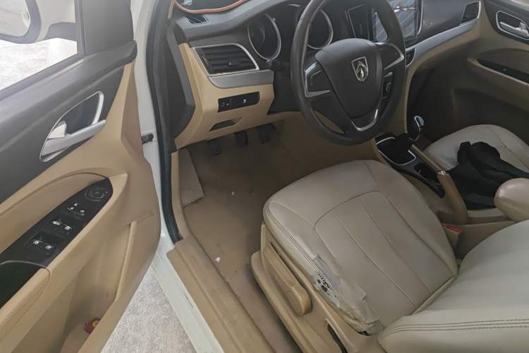 Used Baojun 730 2016 1.5L Manual Standard Version 7 Seats
