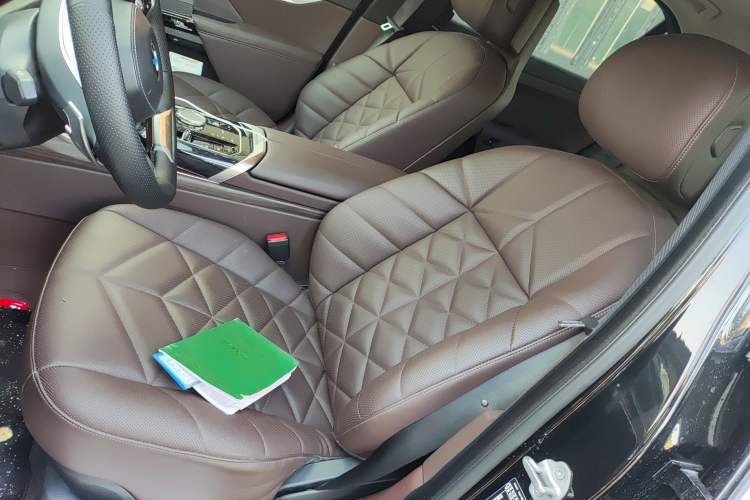 Used BMW 7 Series 2023 735Li Luxury Package Left Front Seat