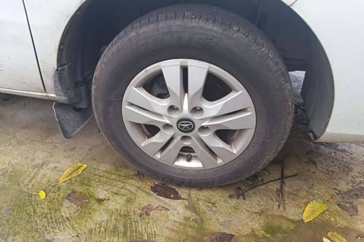 Used JAC Refine M3 2016 IKEA Edition 1.6L Luxury Smart Model Right Front Wheel Hub