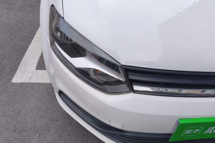 Used Volkswagen Polo 2016 1.4L Manual Fashion Model Right Front Headlight