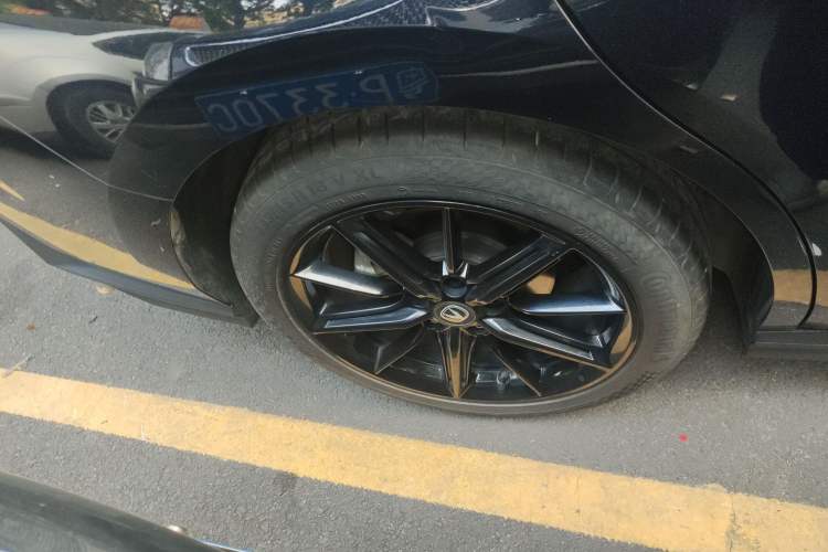 Used CHANGAN UNI-V 2023 1.5T Prestige Model Right Rear Wheel Hub
