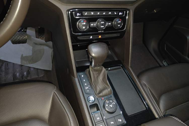 Used Volkswagen Teramont 2017 530 V6 Four-Wheel Drive Luxury Edition Gear Lever