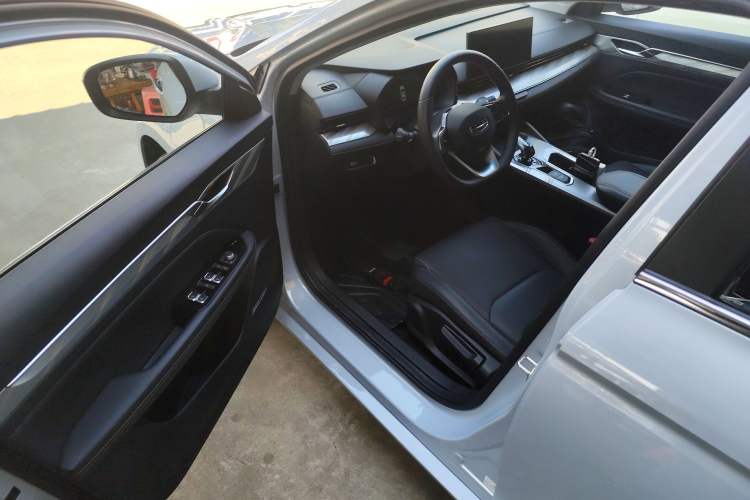 Used Geely Auto Emgrand L HiP 2024 Longteng Edition 1.5TD-DHT Pro 100KM Superior Model