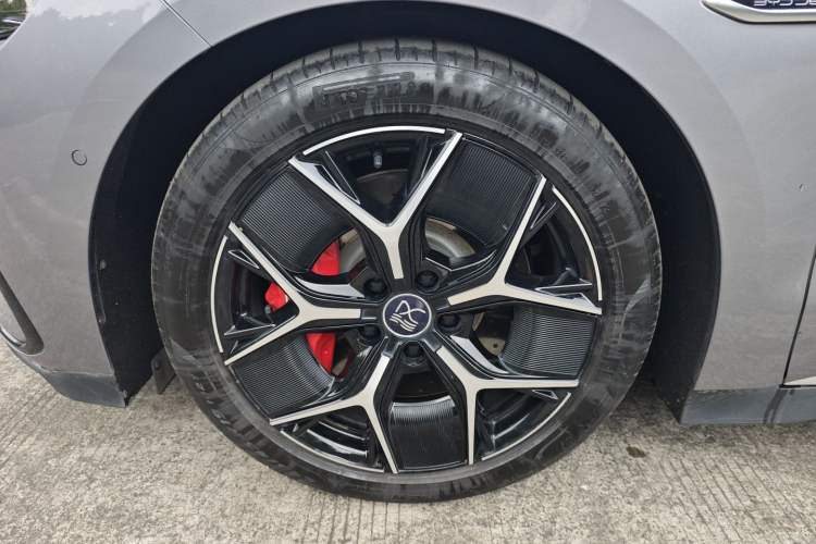 Used BYD Han 2022 EV Genesis Edition 715 km Front-Wheel-Drive Flagship Model Left Front Wheel Hub