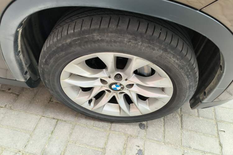 Used BMW X1 2015 sDrive18i Fashion Upgrade Edition Right Front Wheel Hub