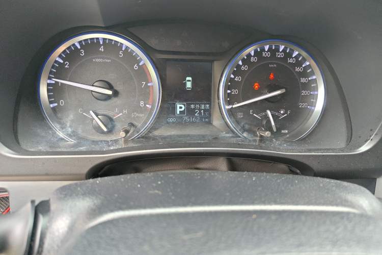 Used Toyota Highlander 2015 2.0T Four-Wheel Drive Luxury Edition 7-Seater Odometer Close Up