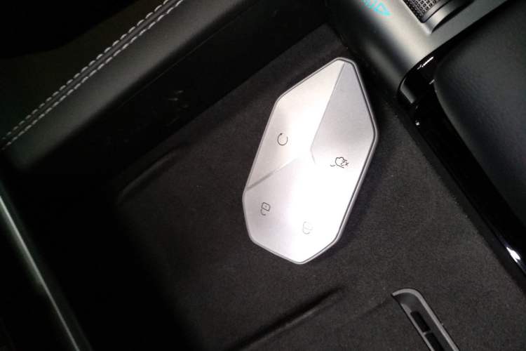 Used Formula Leopard Titanium 3 2025 501KM All-Wheel Drive Intelligent Driving Ultra Version Interior 1