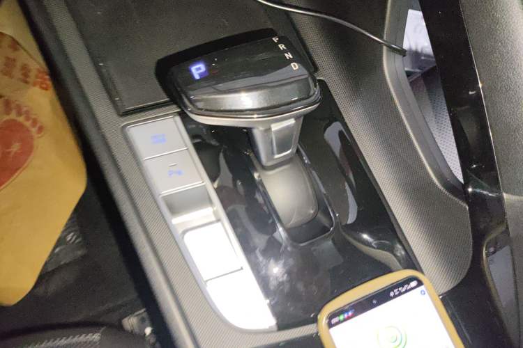 Used Hyundai Elantra 2022 1.5L CVT GLX Elite Edition Gear Lever