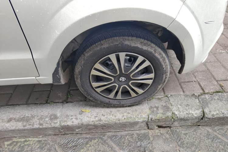 Used BAIC Weiwang M30 2015 1.5L Basic Version DAM15 Right Front Wheel Hub